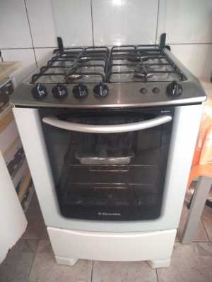Geladeira,Fogão, Forno elétrico peq, Máq de lavar
